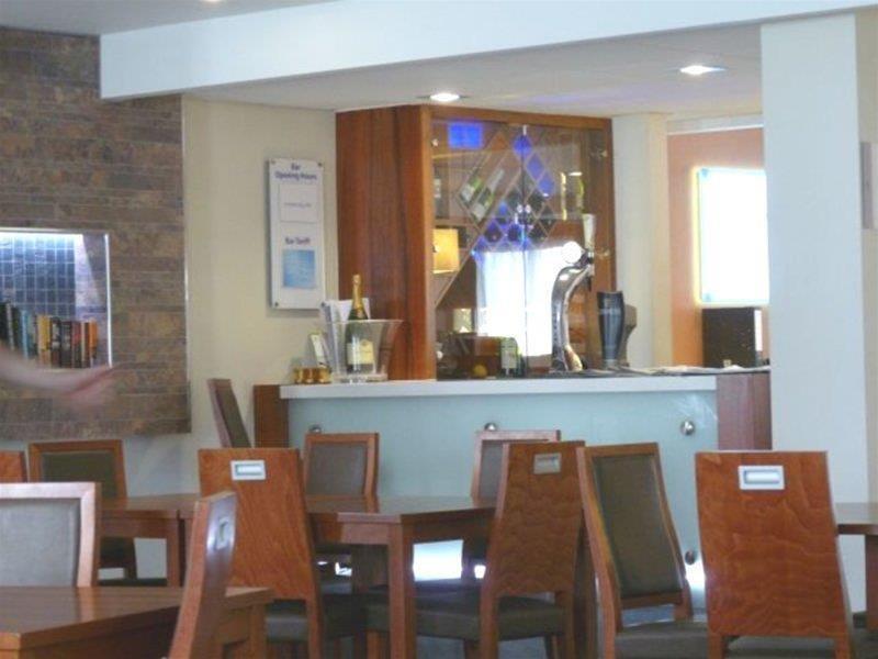Express London Gatwick Crawley, An Ihg