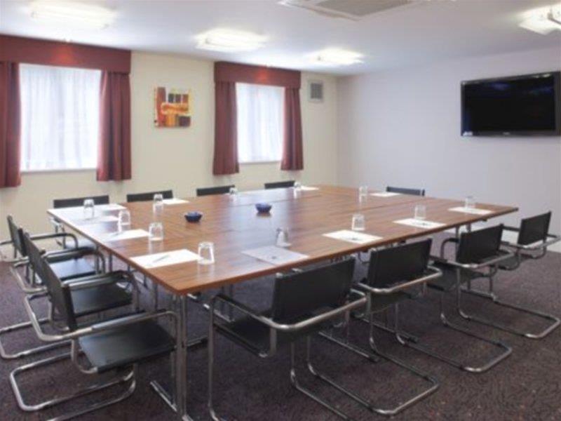 Hotel Express London Gatwick Crawley, An Ihg 3*
