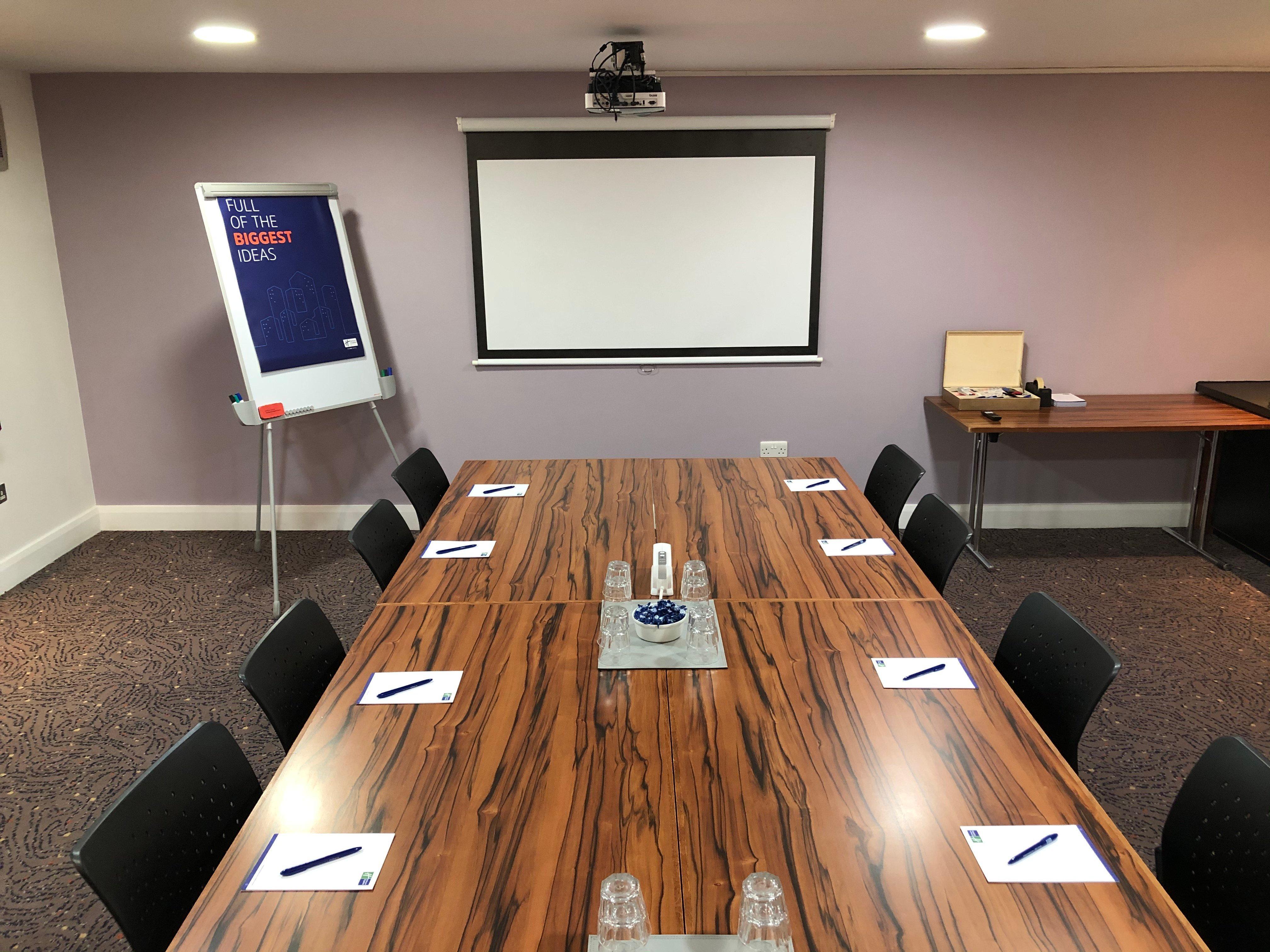 Express London Gatwick Crawley, An Ihg
