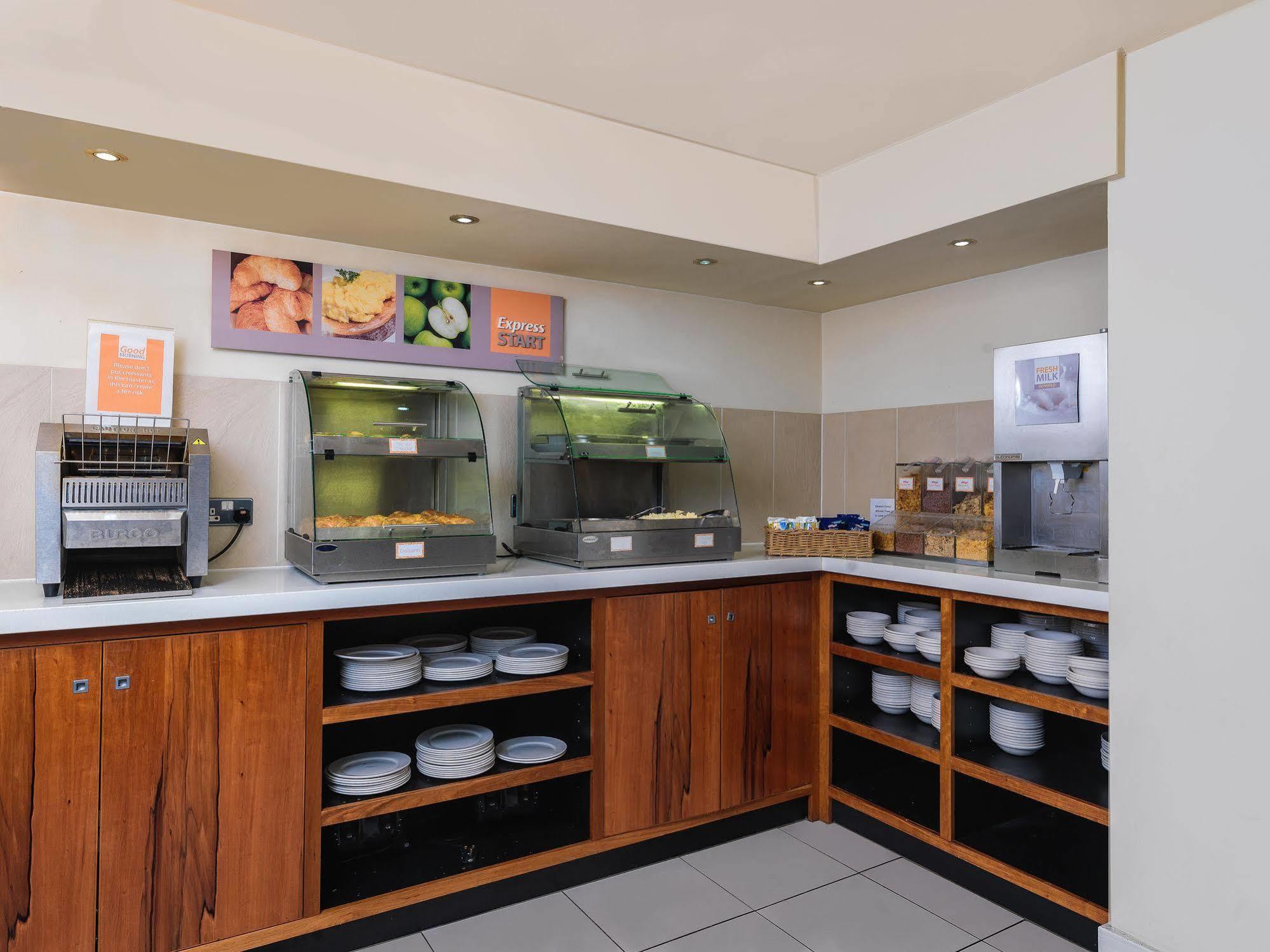Express London Gatwick Crawley, An Ihg Crawley (West Sussex)